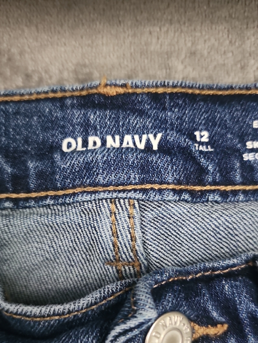 Old Navy 12 Tall Extra High-Rise Curvy Sky-Hi Straight Jeans - Picture 3 of 11